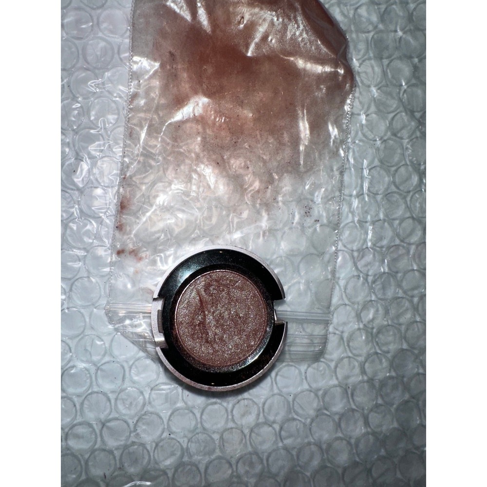 Urban‎ Decay Eyeshadow Lounge token shadow